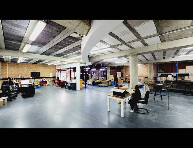 2,221M² SHOWROOM TO LET IN NORTH RIDING